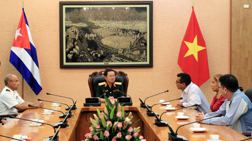 พลโทโด๋บ๊าติให้การต้อนรับคณะผู้แทนกระทรวงกองกำลังติดอาวุธปฏิวัติคิวบา